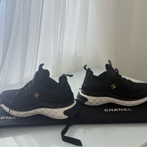 CHANEL 2025 collection suede black sneakers. - Picture 3 of 10